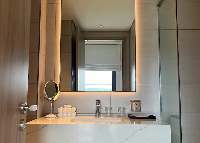 Happy Happy Sunrise A La Carte Apartment Ha Long